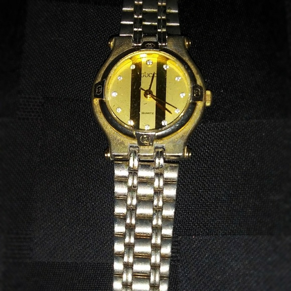 Vintage Gucci watch real diamonds and gold. - Picture 3 of 3